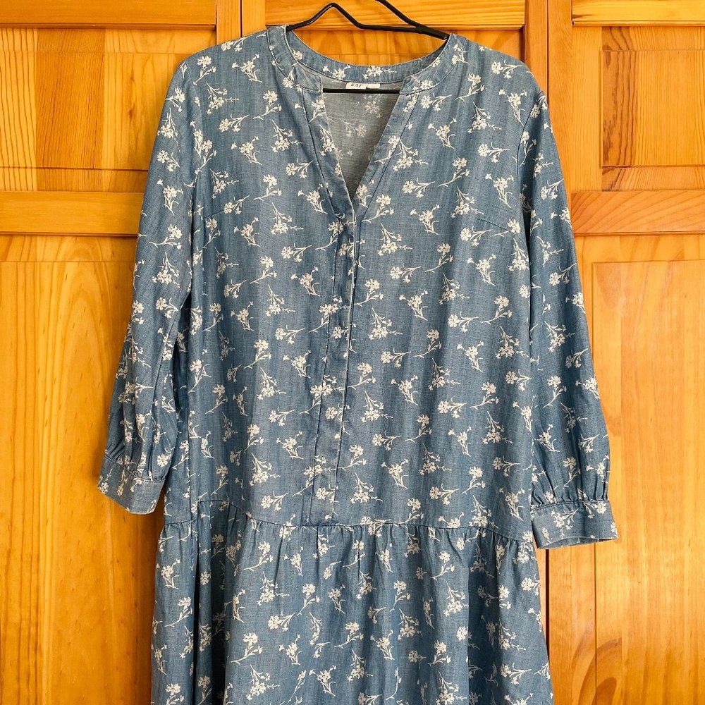 GAP denim dress with white flowers